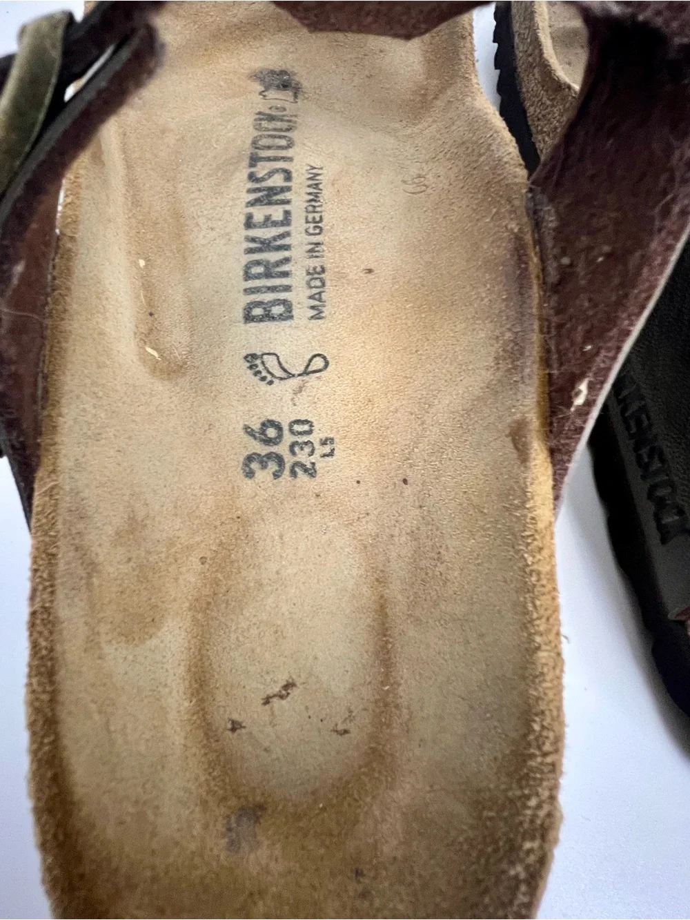 Birkenstock Gizeh in Golden Brown size 36 or 6